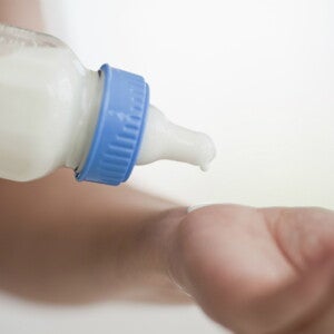 Latte artificiale, in polvere o di crescita: come scegliere tra diverse varietà e formati.