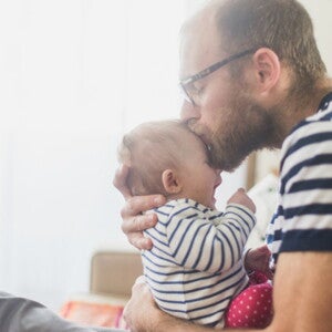 I consigli per il papà su come prenderi cura del suo piccolo